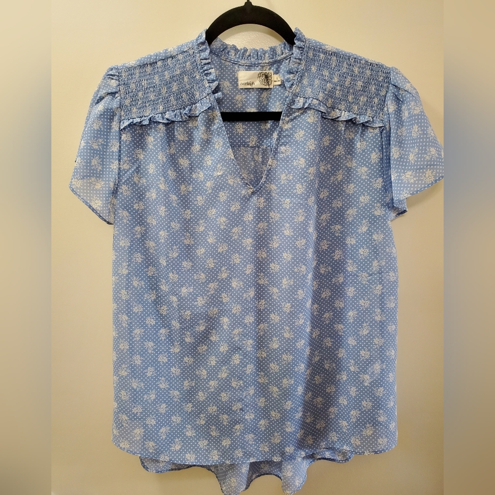 Cute springtime or summer top made by Everleigh, size S. Never worn.